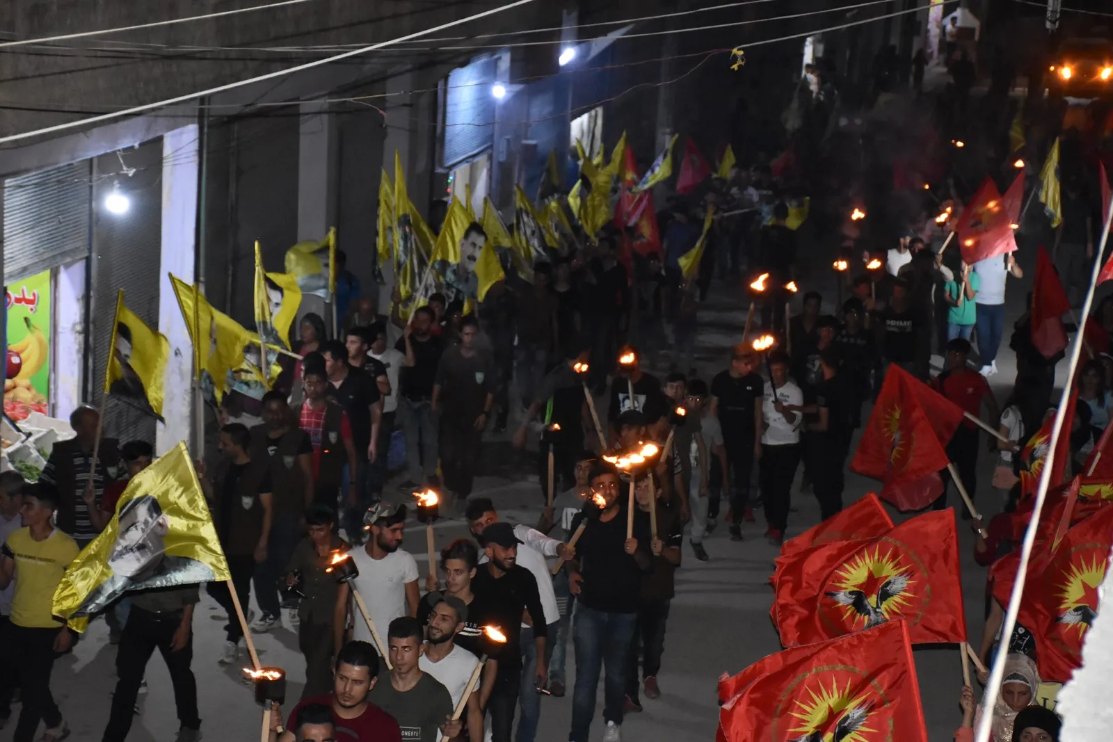 Ciwanên Helebê bi meşeke mişeleyî Şoreşa 19`ê Tîrmehê silav kirin