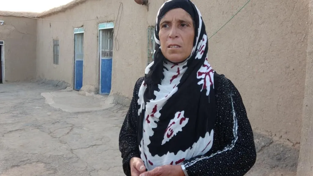 Ji bo peydakirina avê bi saetan dimînin
