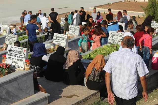 Şêniyên Bakur û Rojhilatê Sûriyê serdana goristanên cangoriyên azadiyê kir