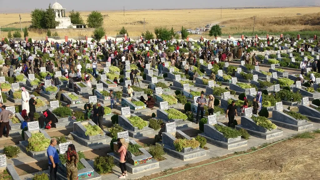 Şêniyên Bakur û Rojhilatê Sûriyê serdana goristanên cangoriyên azadiyê kir