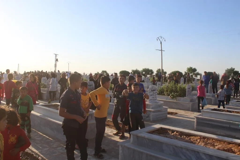Şêniyên Bakur û Rojhilatê Sûriyê serdana goristanên cangoriyên azadiyê kir