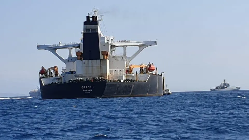 The Sun: Hikumeta Cebel Tarêq dê keştiya petrolê ya Îranê berde