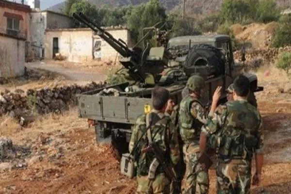 Hêzên rêjîmê li Xan Şêxûnê hezar û 100 derbe pêk anîn