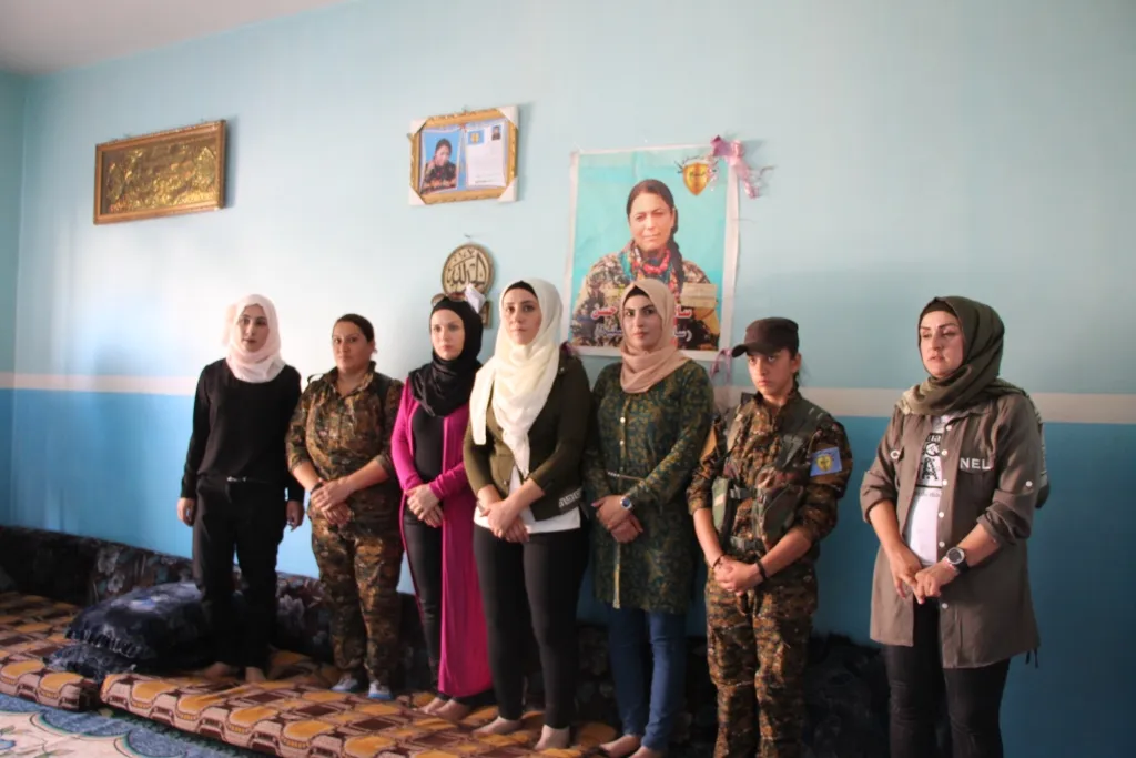 Rêveberiya Sivîl û saziyan serdana malbatên şehîdan dikin