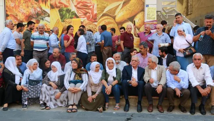  Li Amedê berxwedana li dijî desteserkirna şaredariyan di roja 13’an de didome