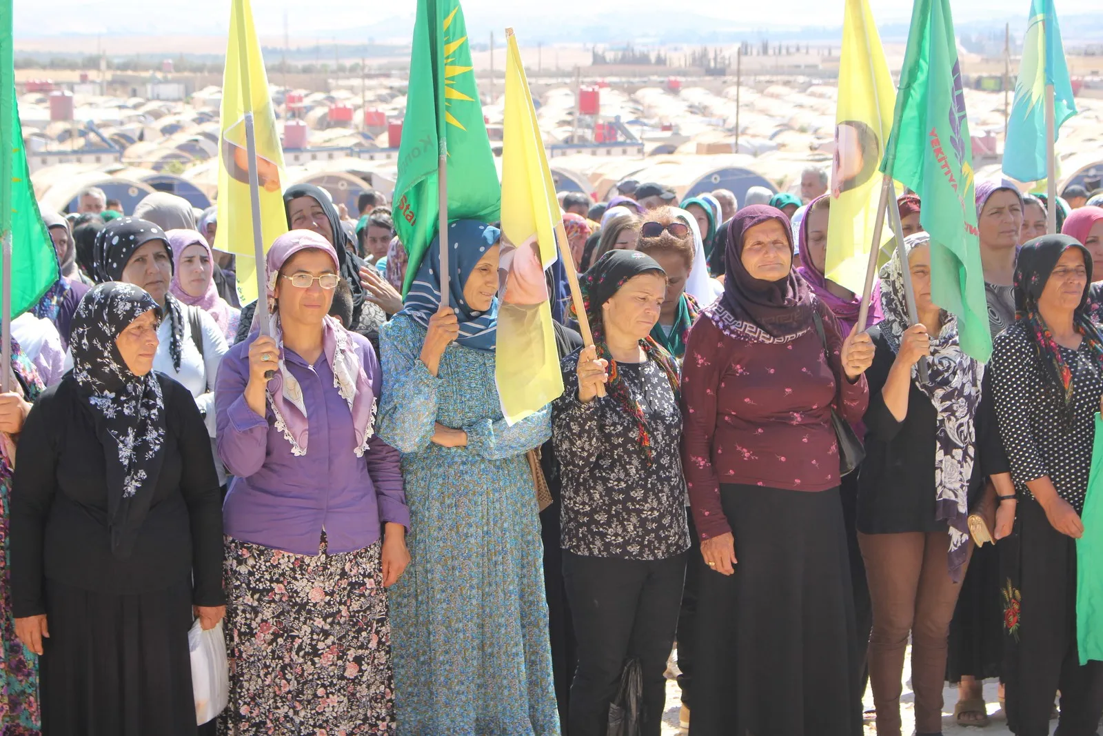 Kongreya Star: Em piştgirî didin berxwedana jinan li Bakur