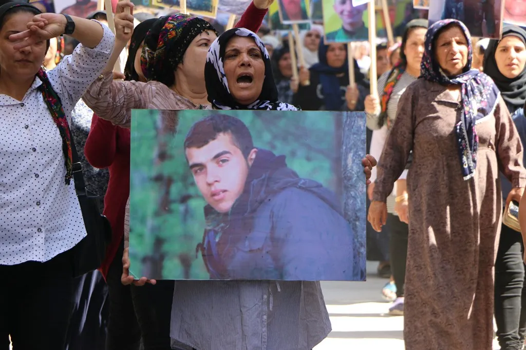Şêniyên Helebê li dijî faşîzmê daketin qadan