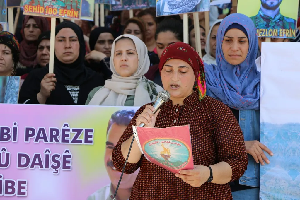 Şêniyên Helebê li dijî faşîzmê daketin qadan