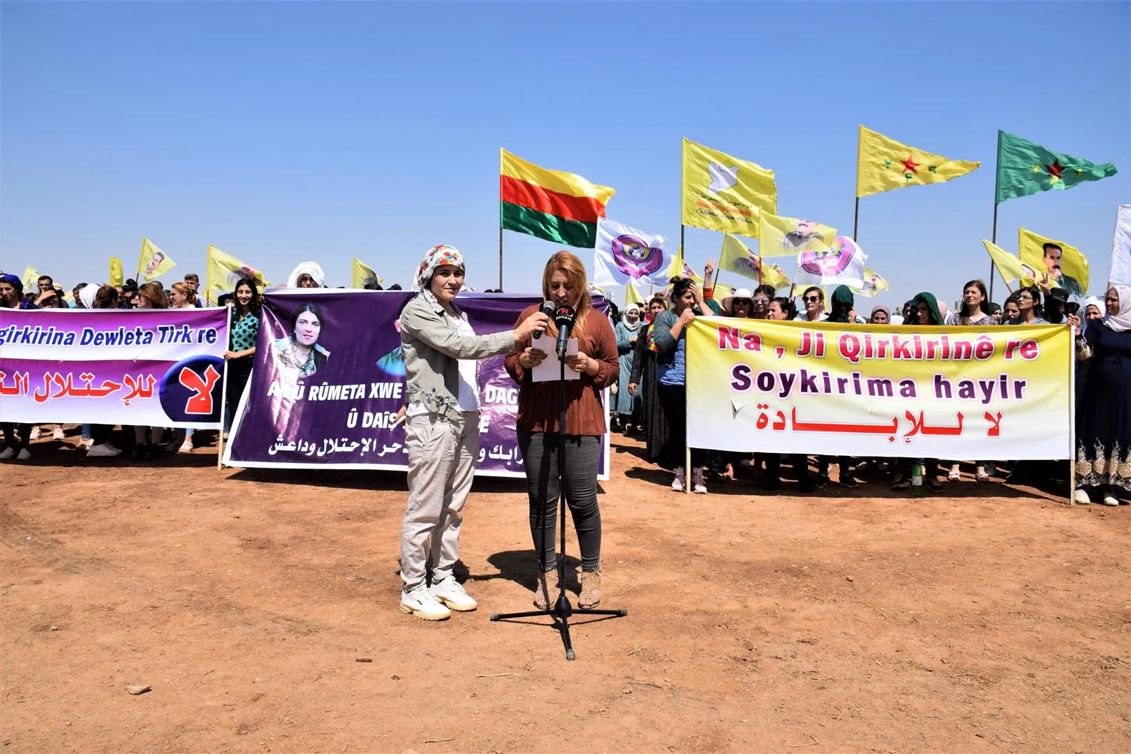 Bi hezaran mamosteyên Kobanê û Hesekê gefên Tirkiyê red kirin