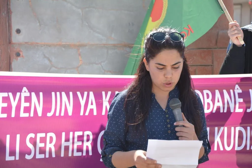 Bi hezaran mamosteyên Kobanê û Hesekê gefên Tirkiyê red kirin