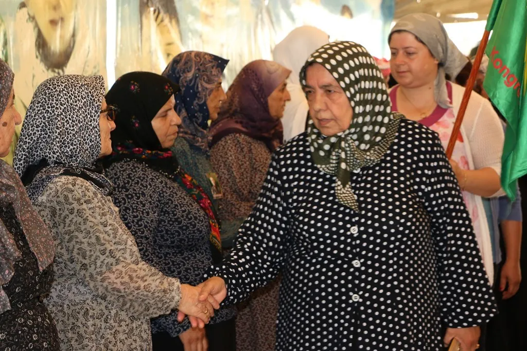 Şêniyên Helebê sersaxî ji malbata Vejîn Zagros re xwest