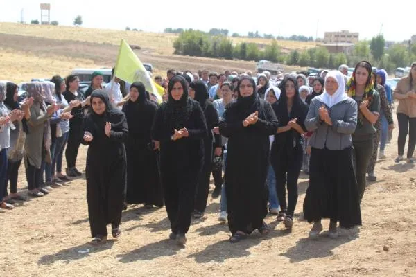 Li Dêrikê sersaxî ji 3 malbatên şehîdan re hate xwestin