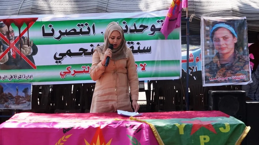 Jinên herêmên rizgarkirî hemleya xwe berdewam dikin