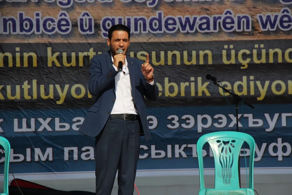 Şêniyên Minbicê salvegera sêyemîn a rizgarkirina bajarê xwe pîroz dikin