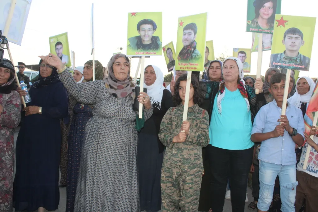 Malbatên şehîdan: Em ê bi yek destî li dijî dagirkeriyê bisekin