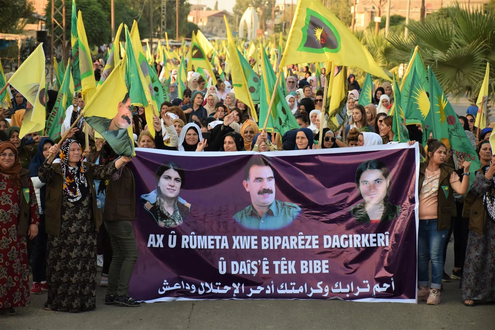 Bi hezaran endamên HPC’ê li dijî dagirkeriyê meşiyan