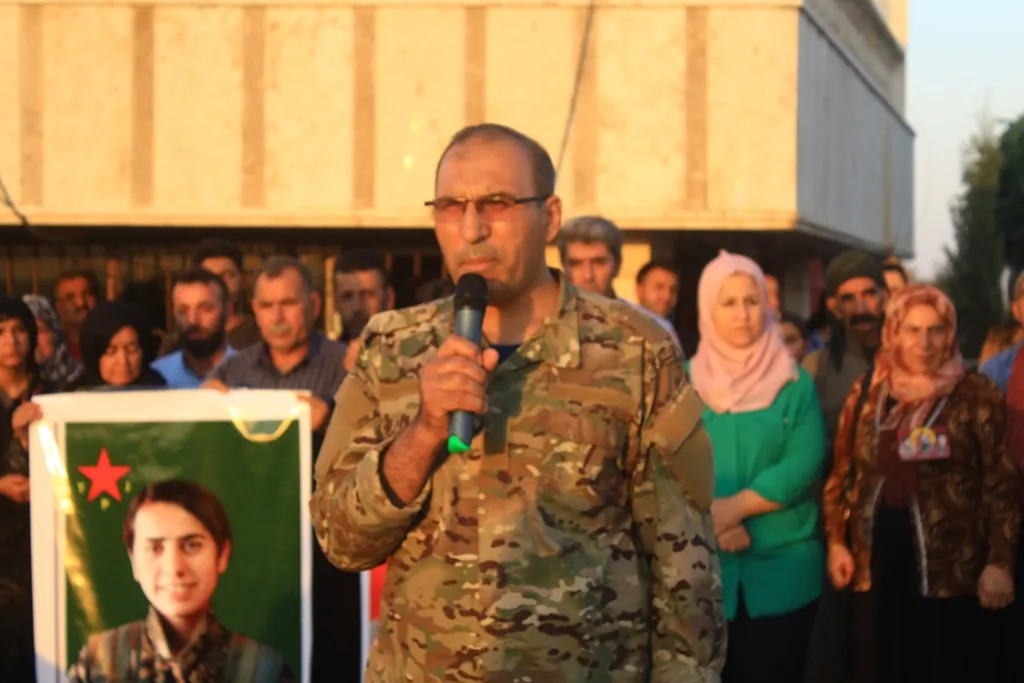 Şehîd Vejîn û Zinar bi merasîmekî bi heybet li Dêrikê hatin oxirkirin