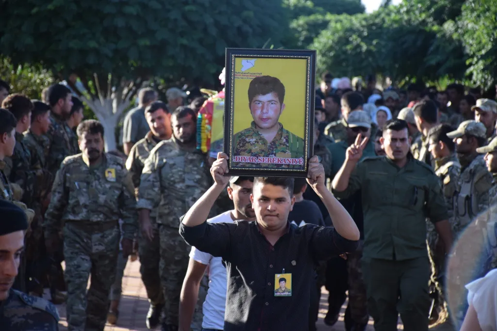 Şêniyên Serêkaniyê û Dirbêsiyê şehîd Diyar oxir kirin