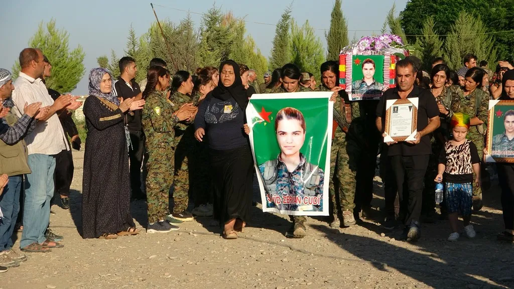 Cenazeyên şehîd Ziryan û Hesan spartin axê