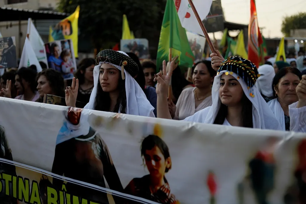 Li Bakur û Rojhilatê Sûriyê bi hezaran kes ji bo Şengalê li qadan bûn