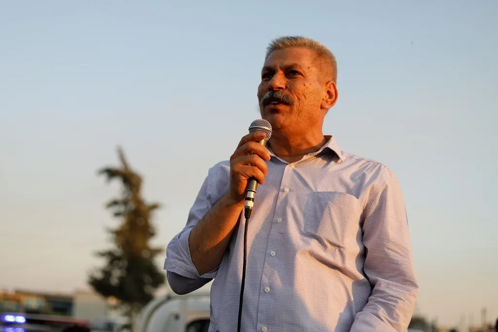 Li Bakur û Rojhilatê Sûriyê bi hezaran kes ji bo Şengalê li qadan bûn