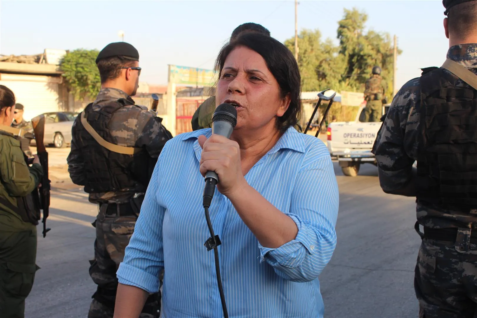Li Bakur û Rojhilatê Sûriyê bi hezaran kes ji bo Şengalê li qadan bûn