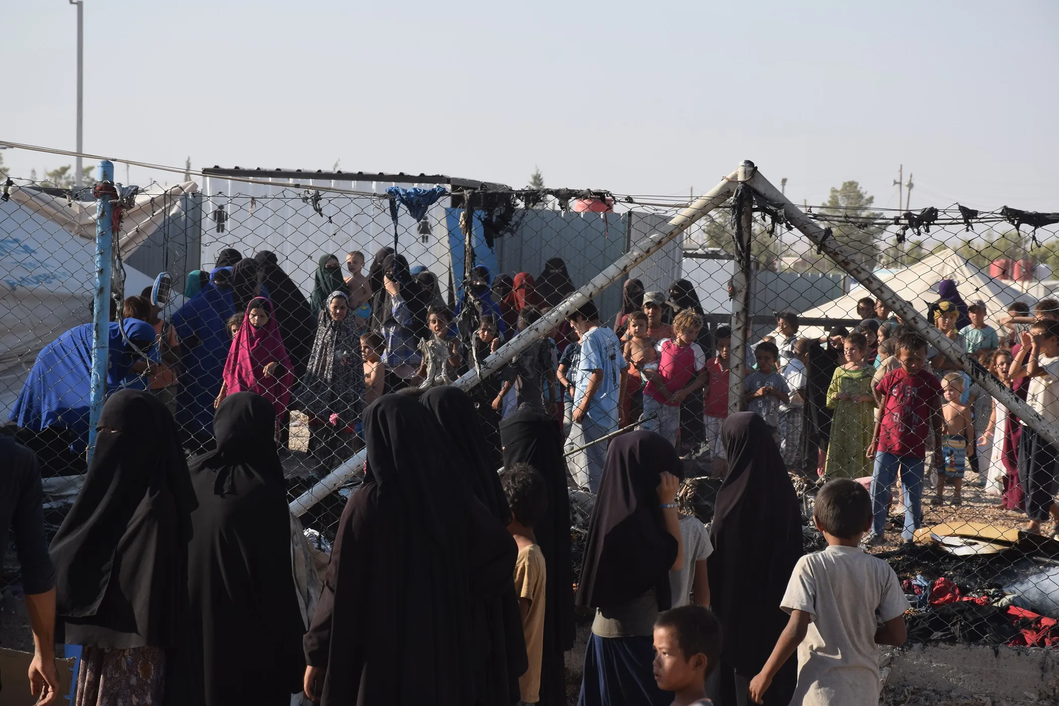 2 konên malbatên çeteyan ên li kampa Holê şewitîn
