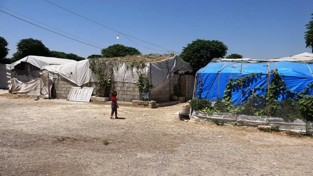 Rêwîtî û li rexma koçberiyê hevgirtina hezar û 500 kesên ji çiyayê El-Zawiye