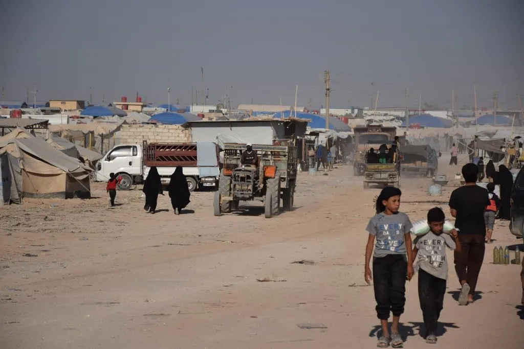 Hezar û 136 kes ji kampa Holê derketin