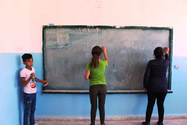 Komîteya Perwerdeyê ji bo veguhastina xwendekaran erebeyan peyda dike