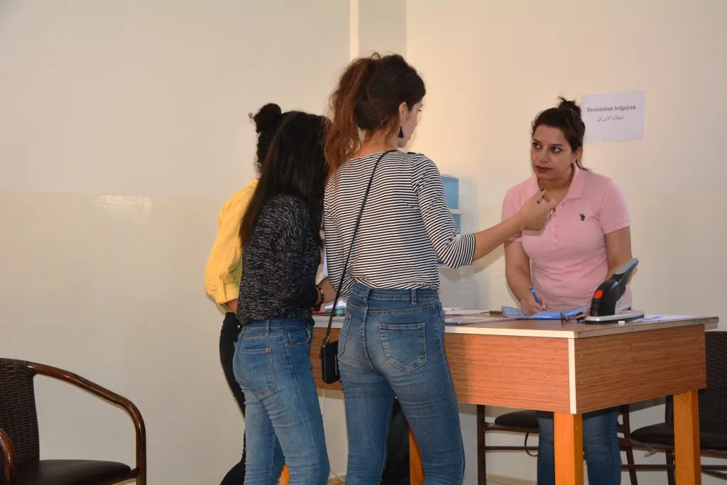 Zanîngeha Kobanê beşê labaratuwarê vedike