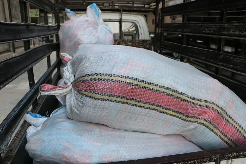 Yekitiya Hilberîneran alîkariya xwendekarên Efrînê yên li Şehbayê dike
