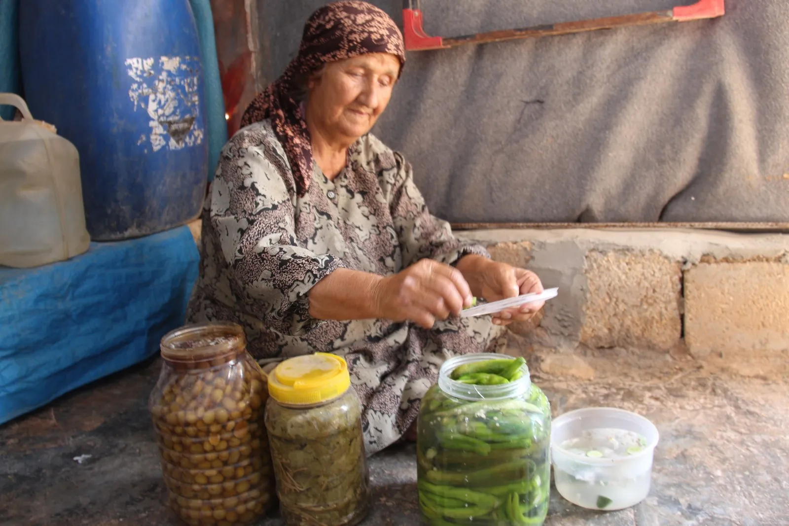 Ji bo sivikkirina dorpêçê dayikên Efrînê mûnê amade dikin