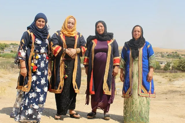 Jinên Koçeratê bi stranên gelêrî jiyana xwe wesifand