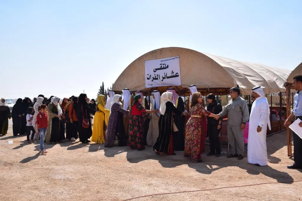 Eşîrên Firatê gefên Tirkiyê nîqaş dikin