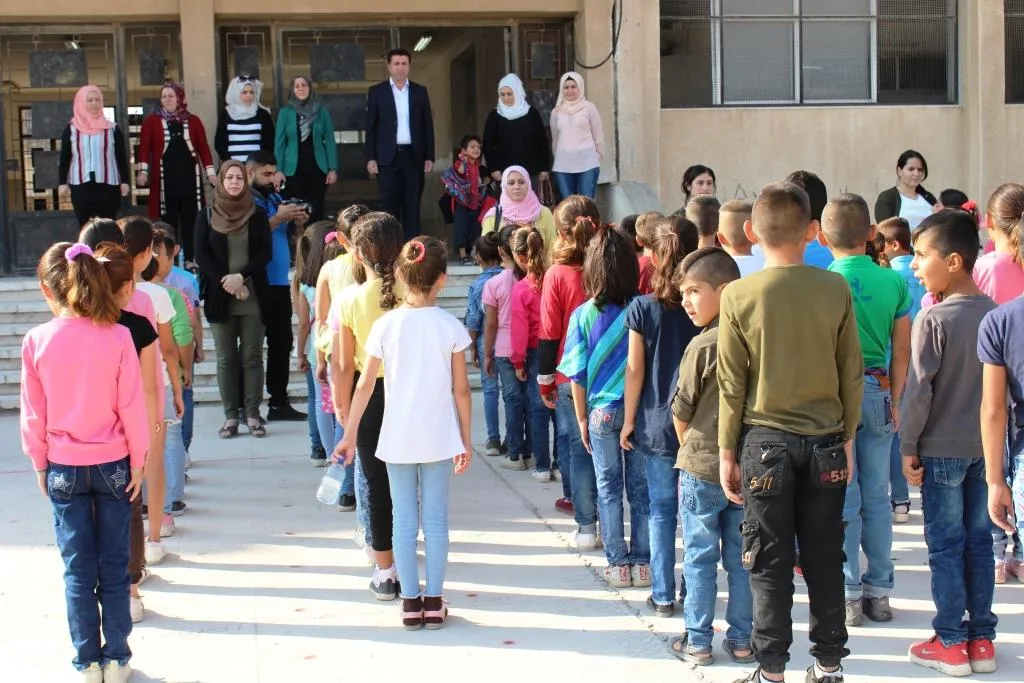 Rêveberiya Xweser rewşa dibistanan dişopîne