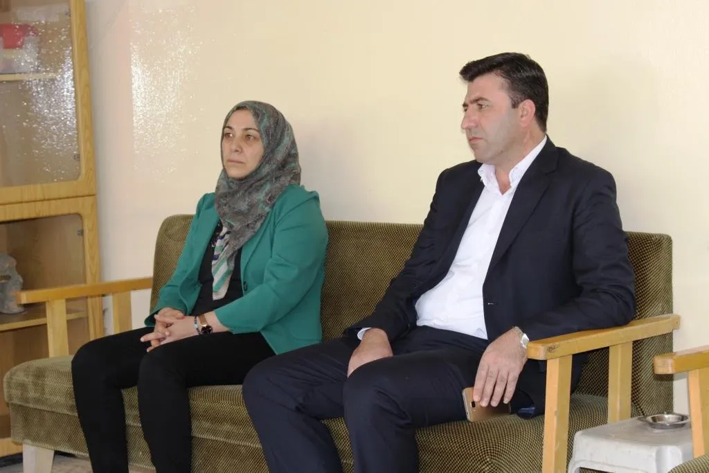 Rêveberiya Xweser rewşa dibistanan dişopîne