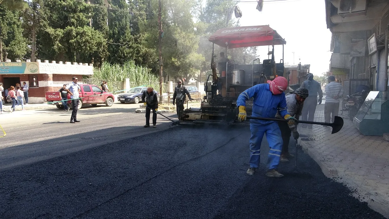 Şaredariya Dêrikê zîftkirina kolanan didomîne