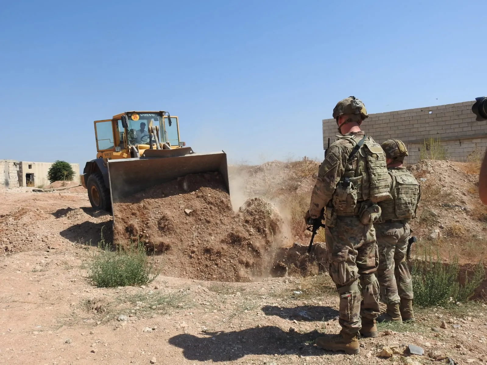 Di çarçoveya peymana ewlehiya sînor de gelek mewziyên li Girê Spî hatin hilweşandin