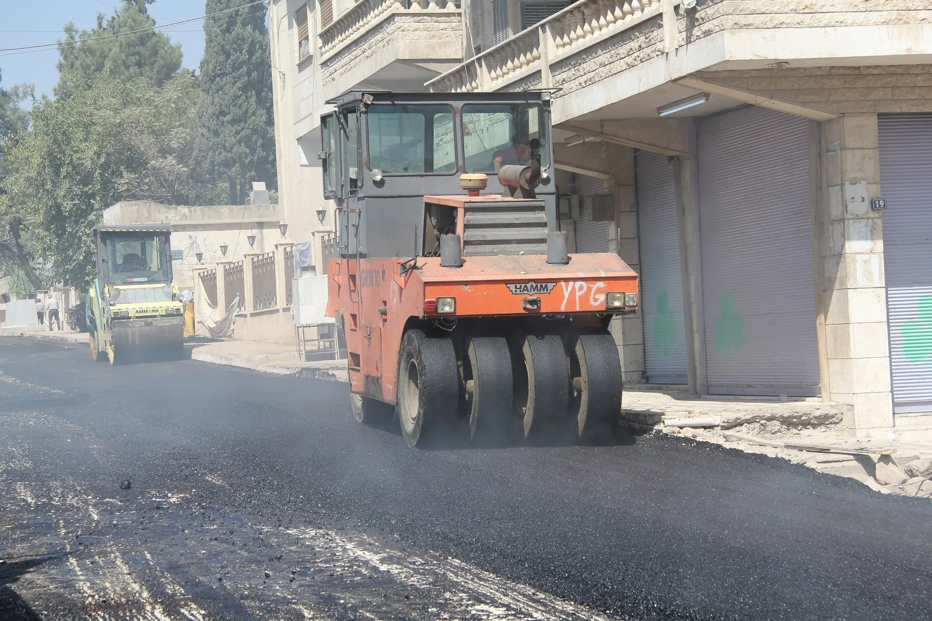 Şaredariya Dêrikê zîftkirina kolanan didomîne