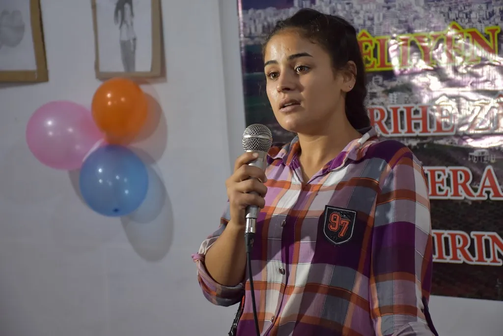 Pêşangeha ‘Kêliyên Berxwedanê’ li Helebê dest pê kir
