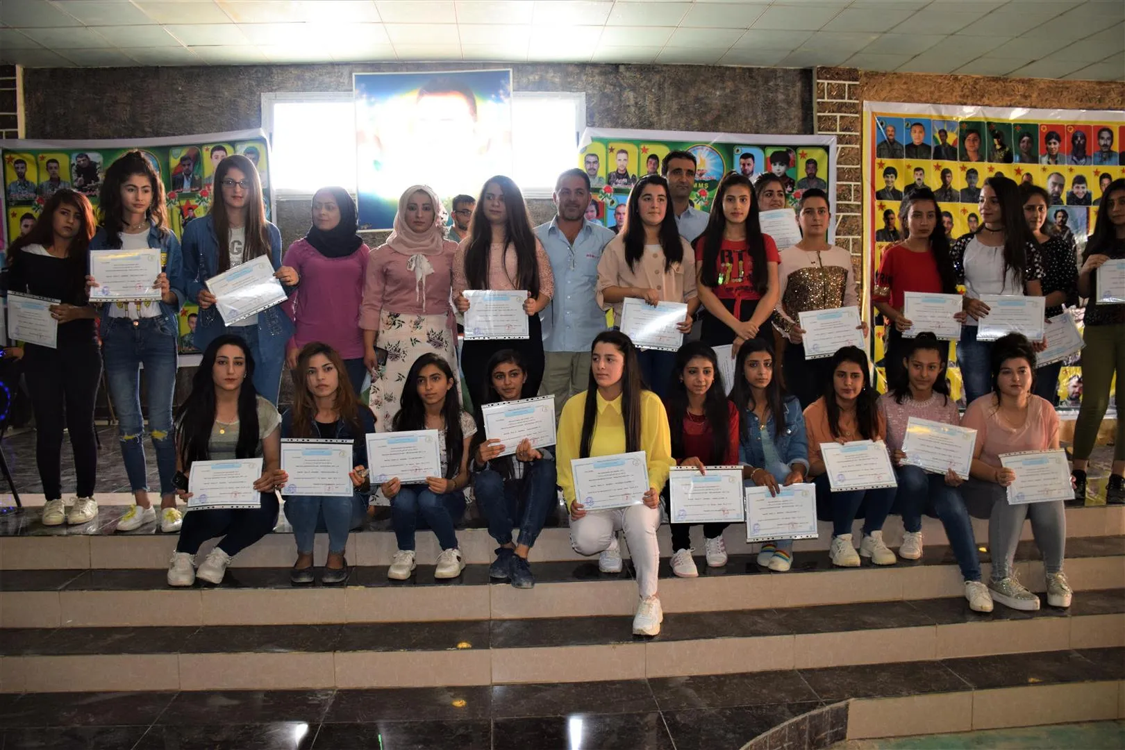 Li Serêkaniyê xwendekarên refa 9’an karnameyên xwe wergirtin
