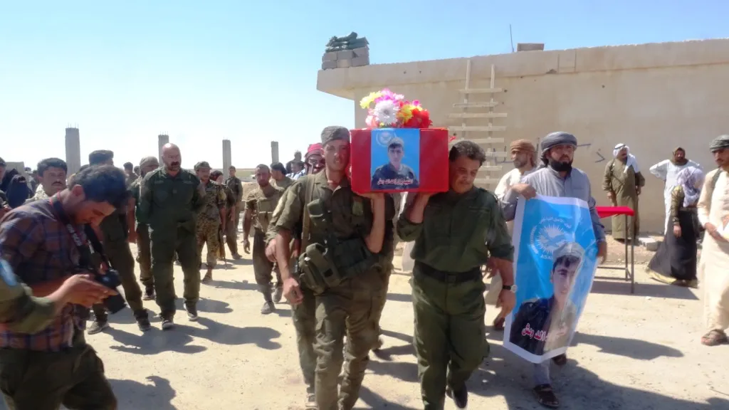 Şêniyên Besîra cenazeyê şehîd Yezen El-Doş oxir kir