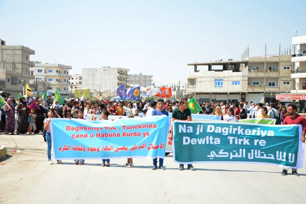 Li Kobanê meşek li dijî siyaseta tirkkirina Efrînê hat lidarxistin