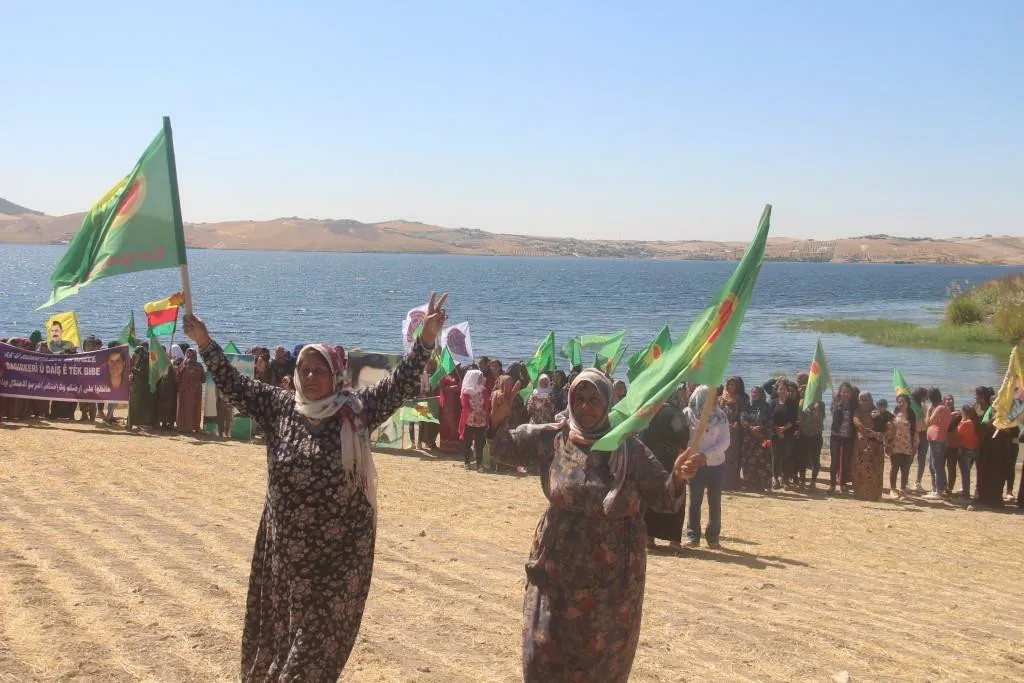 Li Kobanê û Serêkaniyê çalakiyên jinan