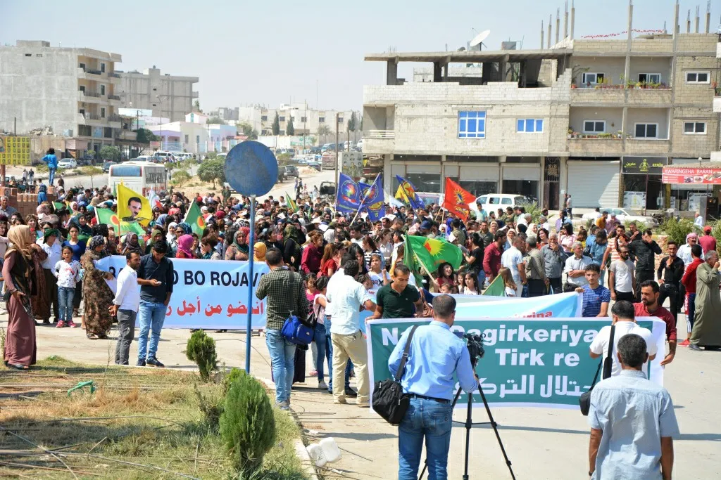 Li Kobanê meşek li dijî siyaseta tirkkirina Efrînê hat lidarxistin