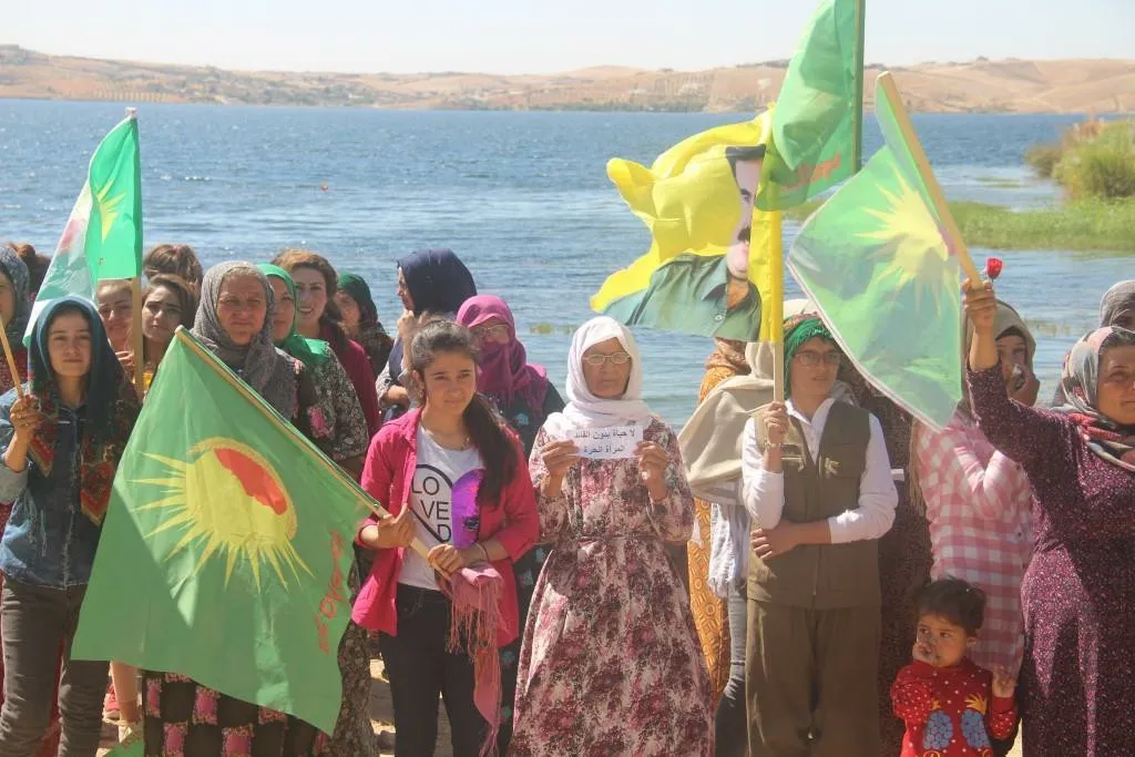 Li Kobanê û Serêkaniyê çalakiyên jinan