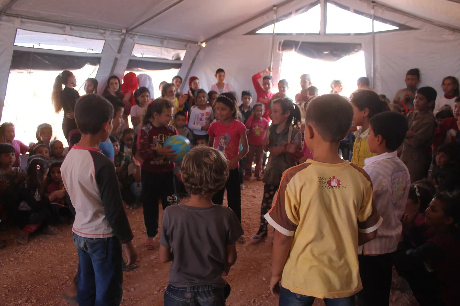 Zarokên Efrînê şad bûn