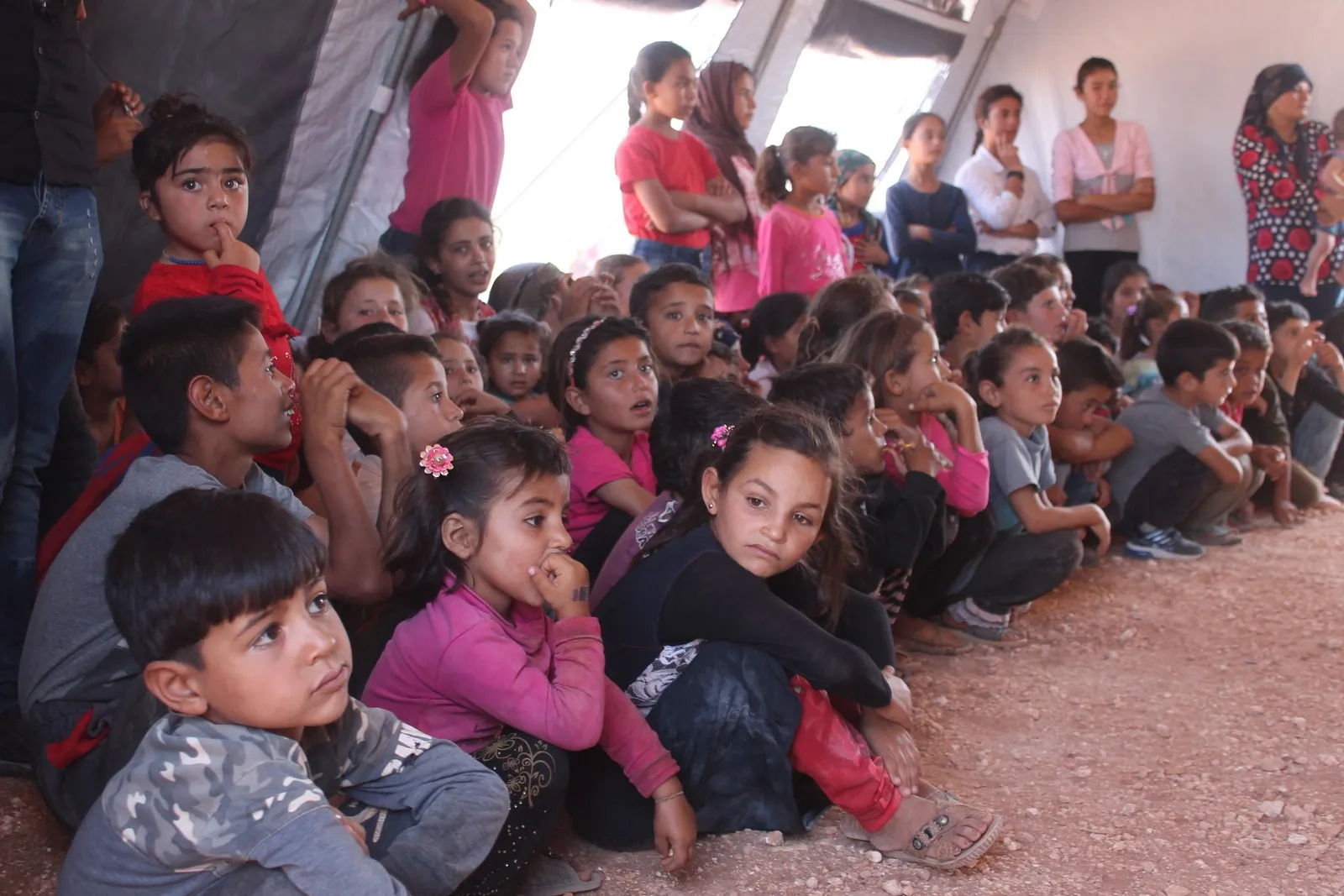 Zarokên Efrînê şad bûn