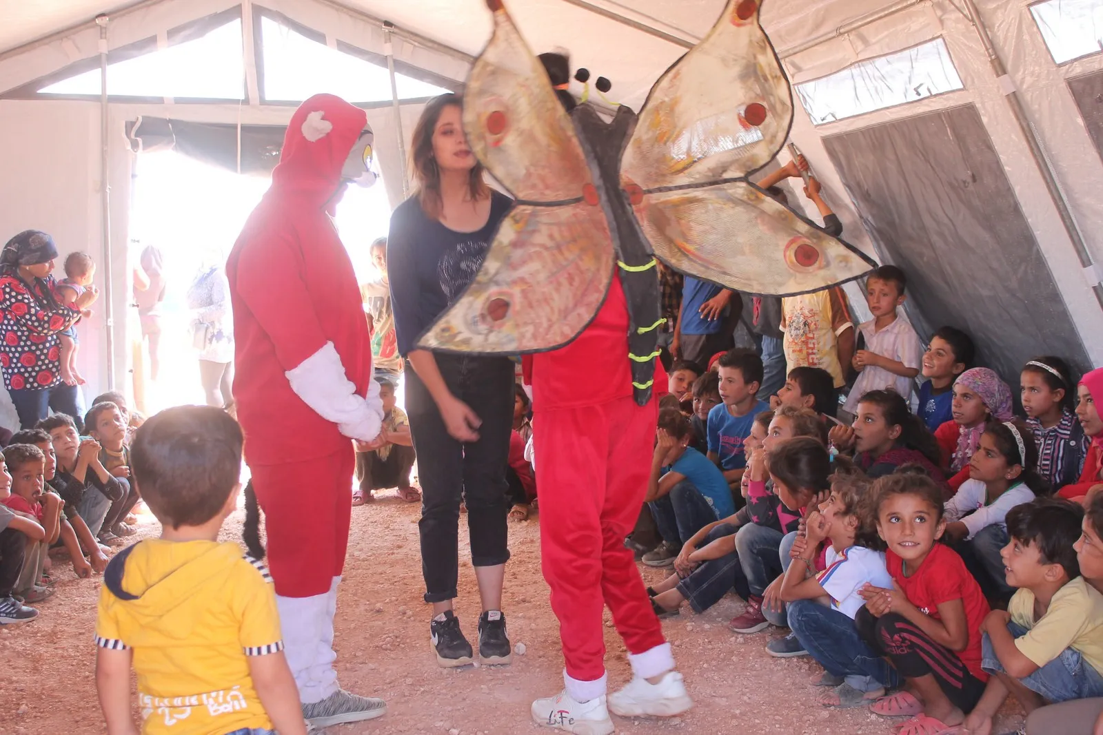 Zarokên Efrînê şad bûn